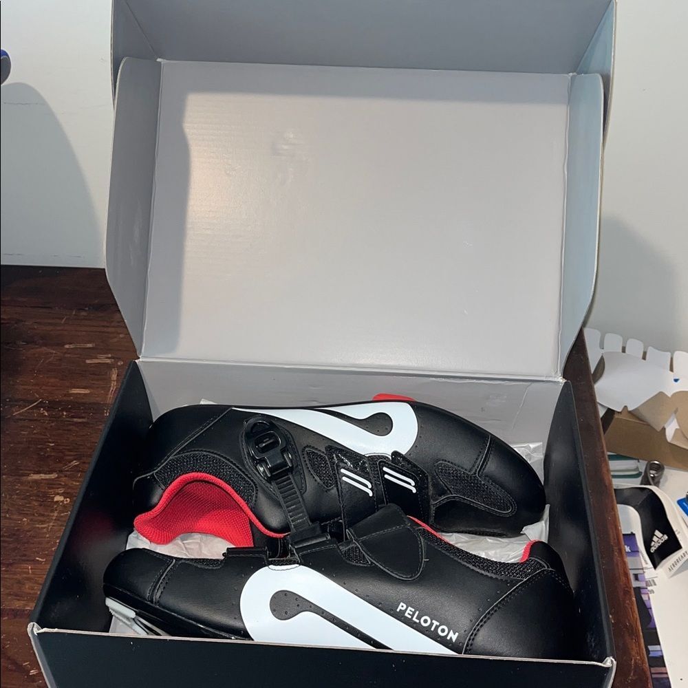 Peloton cycling bike racing machine shoes size 44 Black w/ Box & attached pieces